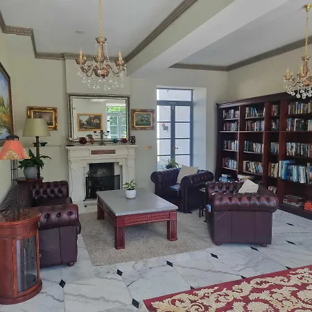 לינה וארוחת בוקר Chateau Roquehort