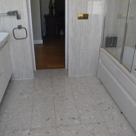 Chateau Roquehort לינה וארוחת בוקר