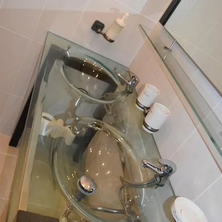 Chateau Roquehort לינה וארוחת בוקר 4*