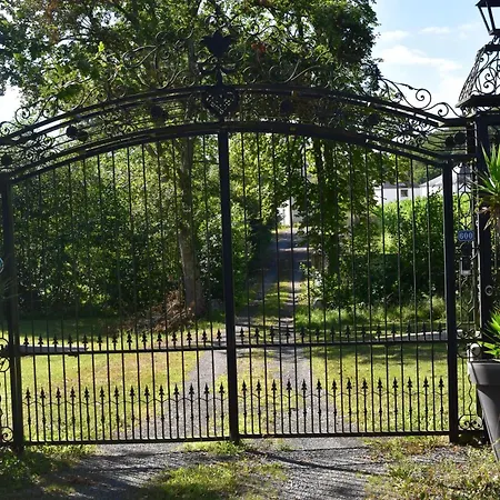 Chateau Roquehort Avec Ev Recharge Point 22kw * Monein