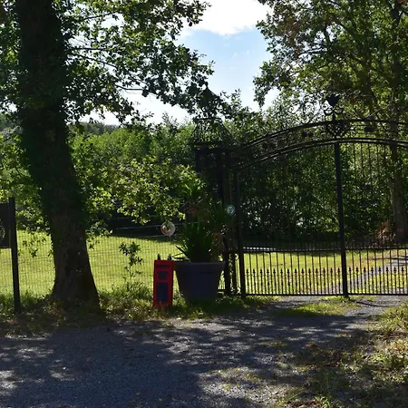 לינה וארוחת בוקר Chateau Roquehort