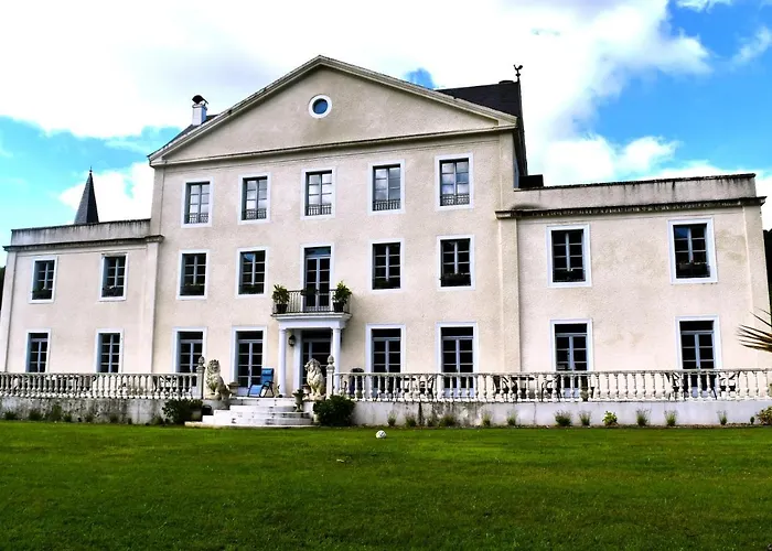 Chateau Roquehort Bed & Breakfast Monein