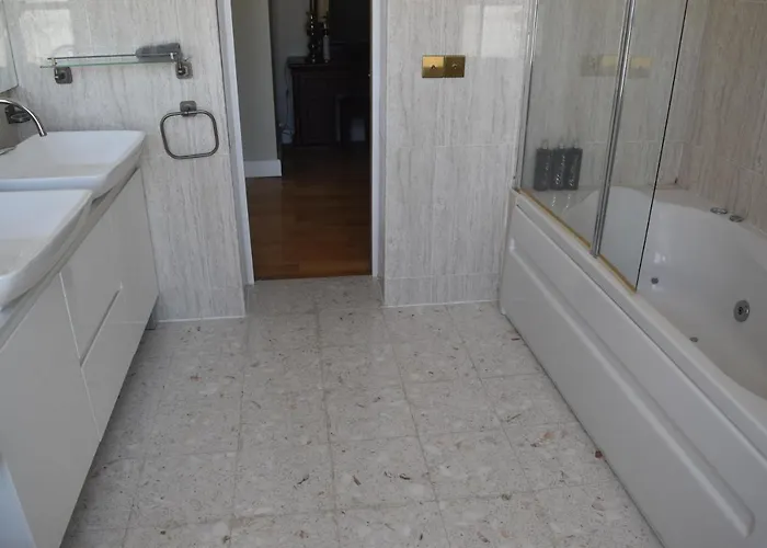 Chateau Roquehort Bed & Breakfast